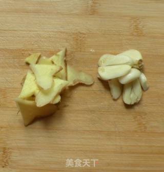 腊肉炒藠头的做法步骤：2
