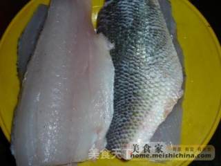 意式香煎鲈鱼的做法步骤：2