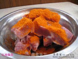 金牌香酥排骨的做法步骤：2