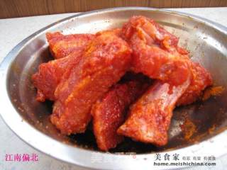 金牌香酥排骨的做法步骤：2