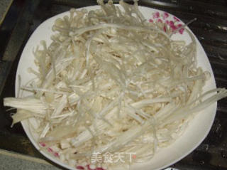 金菇肥牛粉丝煲的做法步骤：2