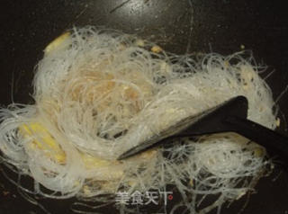 金菇肥牛粉丝煲的做法步骤：2