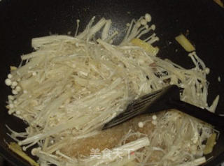 金菇肥牛粉丝煲的做法步骤：2