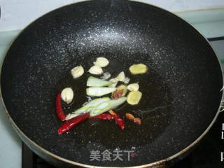 小鸡炖蘑菇的做法步骤：2