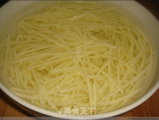 蒜香土豆丝的做法步骤：2
