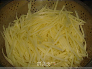 蒜香土豆丝的做法步骤：2