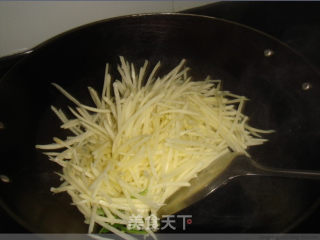 蒜香土豆丝的做法步骤：2