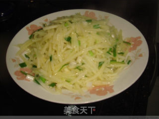 蒜香土豆丝的做法步骤：2