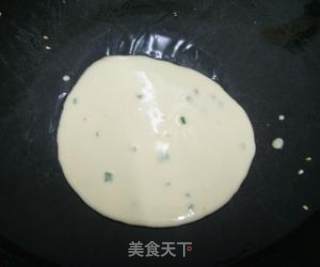 葱香鸡蛋摊饼的做法步骤：2
