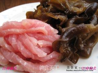 藕丝木耳的做法步骤：2