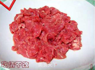 酸泡菜炒牛肉的做法步骤：2