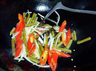 酸泡菜炒牛肉的做法步骤：2