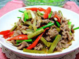 酸泡菜炒牛肉的做法步骤：2
