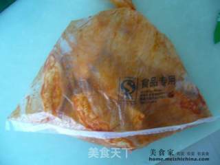 金牌翅中配金牌烤蒜的做法步骤：2