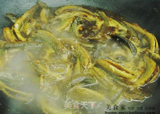 红烧泥鳅的做法步骤：2