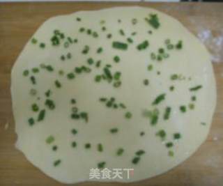 酥香小葱千层饼的做法步骤：2