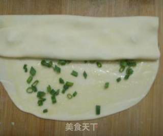 酥香小葱千层饼的做法步骤：2