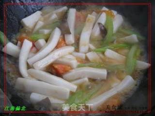 西芹番茄炒年糕的做法步骤：2