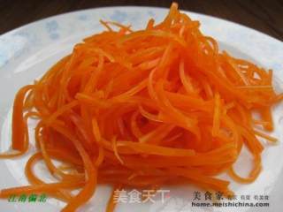 双色菠菜炒肉的做法步骤：2