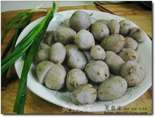 葱烧芋子的做法步骤：2