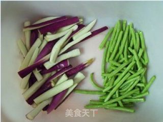 长豆角烧茄子的做法步骤：2