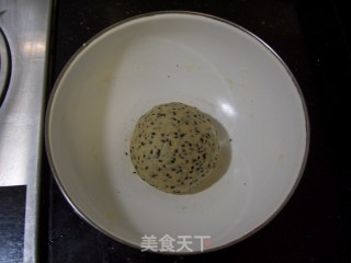 黑芝麻咸香饼干的做法步骤：2