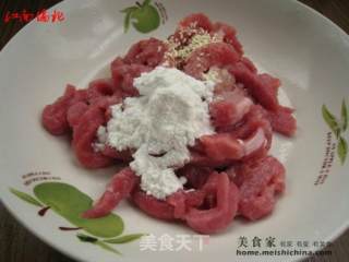尖椒牛柳的做法步骤：2