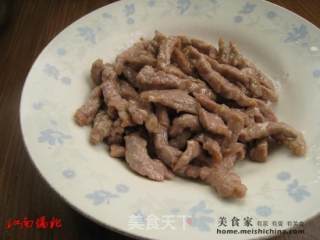 尖椒牛柳的做法步骤：2