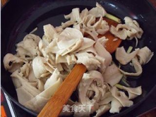 孜然炒面筋的做法步骤：2