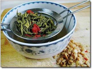 龙井茶焖大虾的做法步骤：2