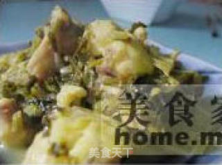 蛤蟆鱼烧雪菜的做法步骤：2