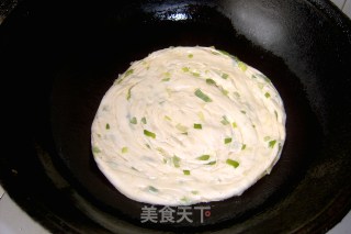 葱花手抓饼的做法步骤：2