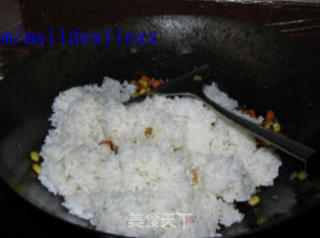 蛋炒饭的做法步骤：2