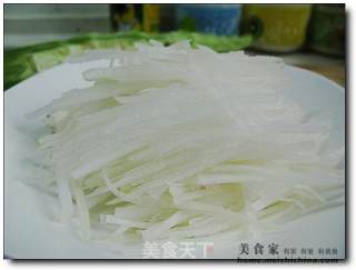 鲫鱼萝卜丝汤的做法步骤：2