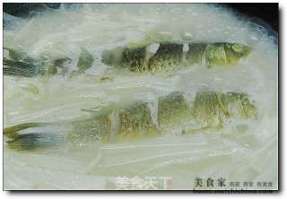 鲫鱼萝卜丝汤的做法步骤：2