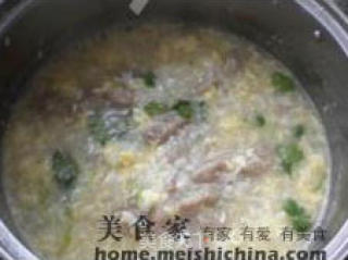 鸡蛋牛肉粥的做法步骤：2