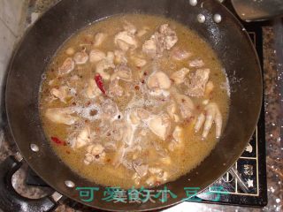 土豆粉烧仔鸡的做法步骤：2