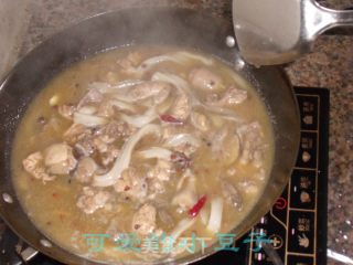 土豆粉烧仔鸡的做法步骤：2