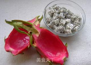 火龙果沙拉的做法步骤：2