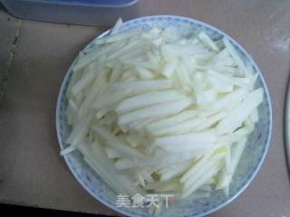 萝卜丝炒腊肠的做法步骤：2