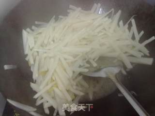 萝卜丝炒腊肠的做法步骤：2