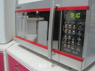 微波版白水煮鸡蛋的做法步骤：2