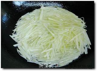干煸土豆丝的做法步骤：2