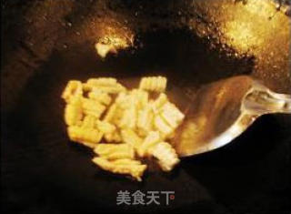 西芹鱿鱼的做法步骤：2
