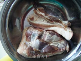 豆角丝五花肉的做法步骤：2