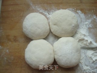 葱花油饼的做法步骤：2