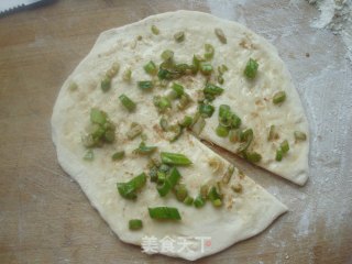 葱花油饼的做法步骤：2