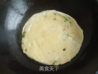 葱花油饼的做法步骤：2