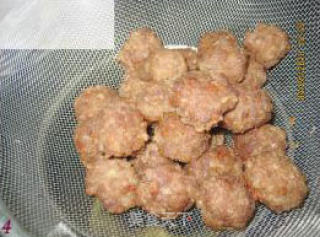 猪肉丸子的做法步骤：2