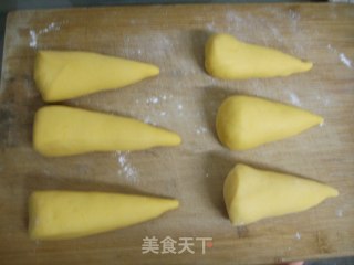 金牛角馒头的做法步骤：2